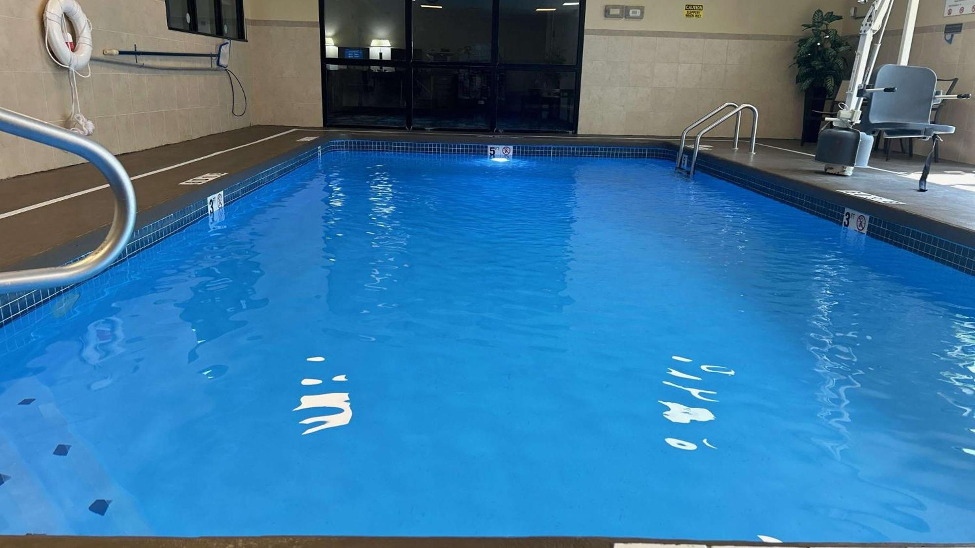 Best Western Plus Kansas City Airport - Kci East Exteriör bild