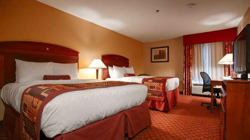 Best Western Plus Kansas City Airport - Kci East Exteriör bild