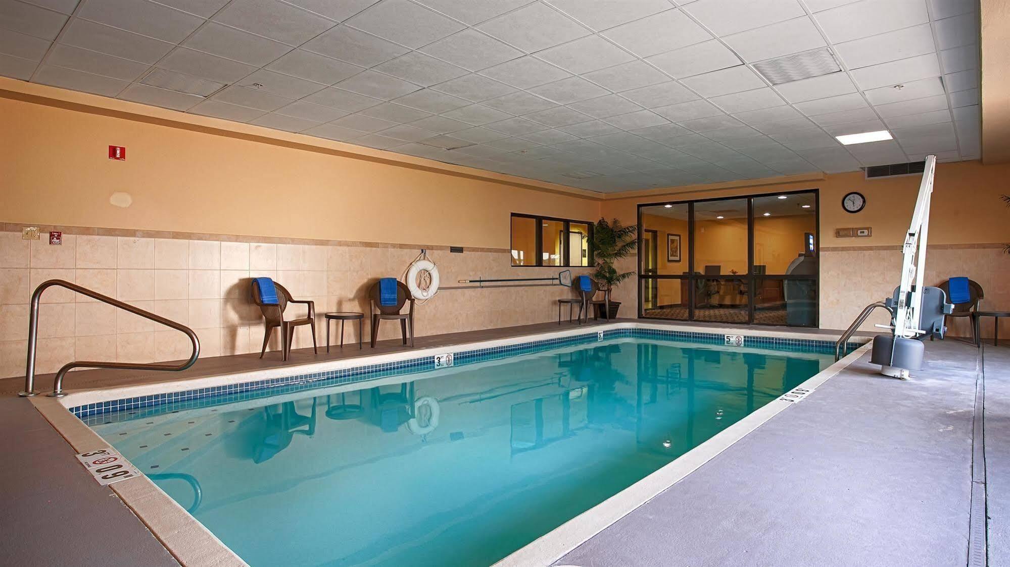 Best Western Plus Kansas City Airport - Kci East Exteriör bild